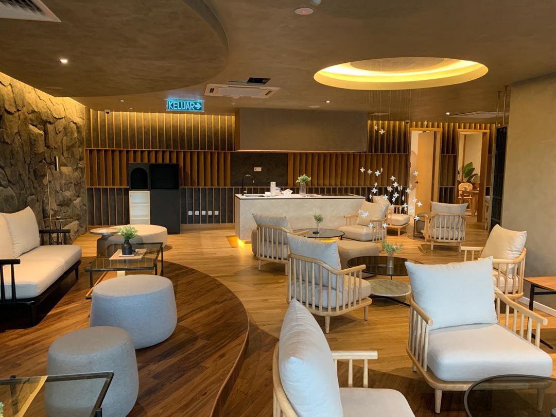 Burmese Walnut vs. White Oak Flooring: Choosing the Right Modern Aesthetic