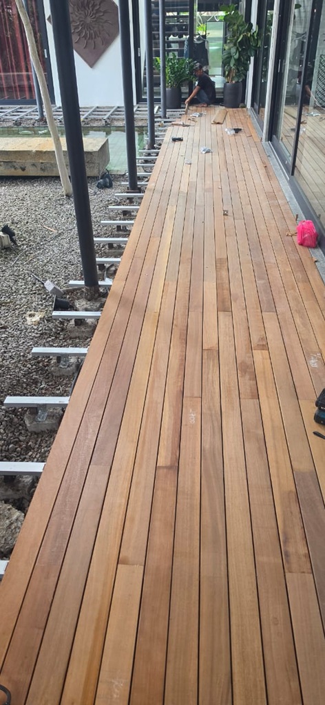 Sub-Frame Selection: Hardwood Joists vs. Aluminum Sub-Frames for Outdoor Decks